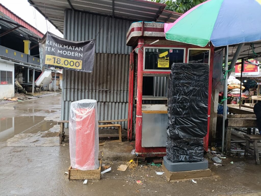 palang parkir pasar antri2